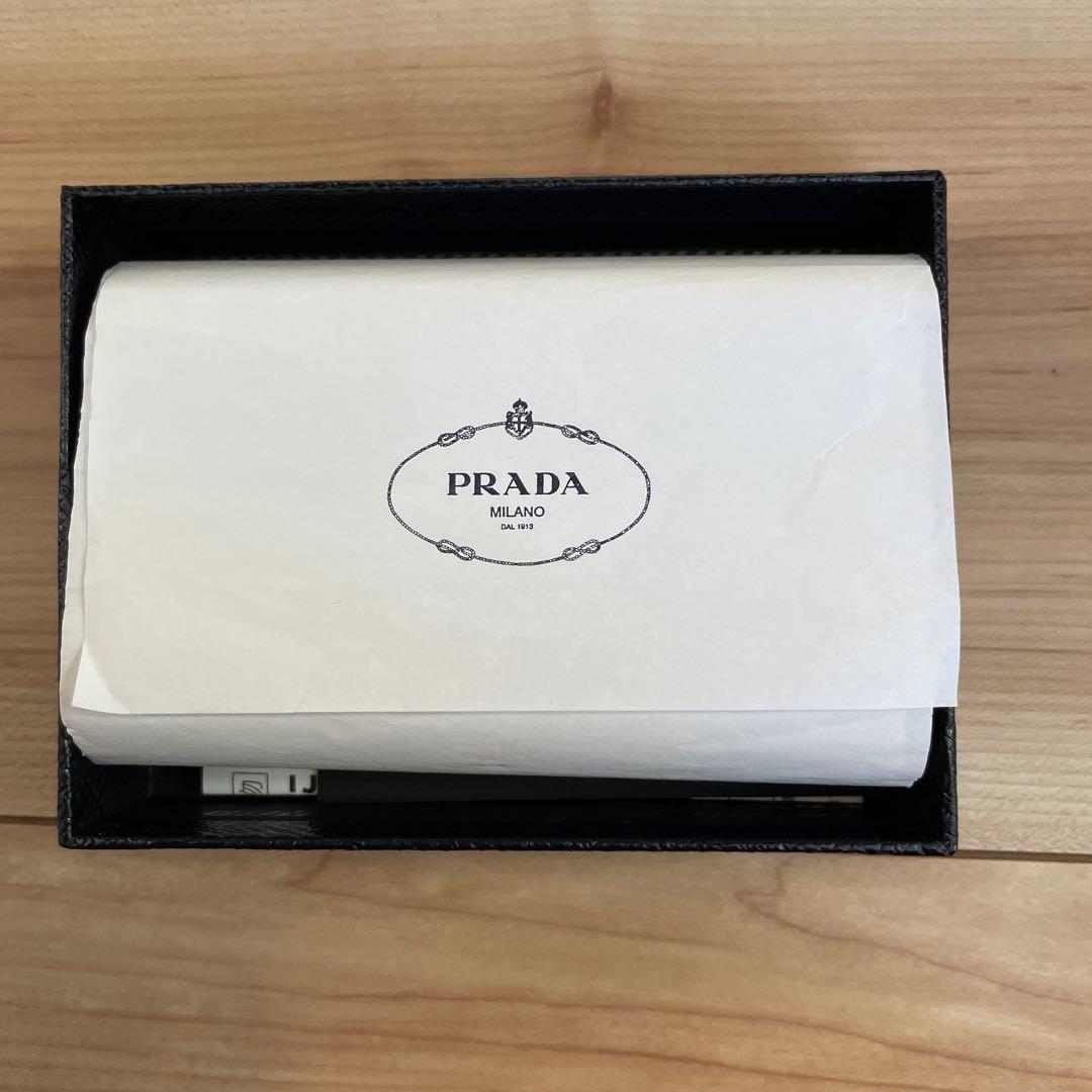 PRADA 名刺入れ 黒 レザー
