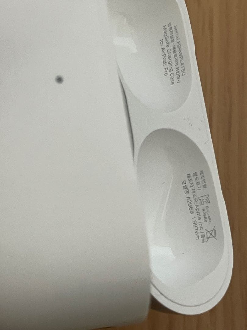 AirPods Pro 第2世代ケースA2968と右耳A3047