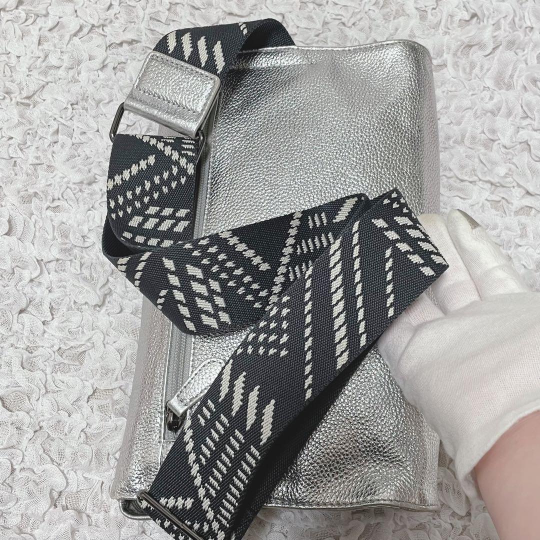 希少✨ear PAPILLONNER ワイドテープショルダーバッグ　シルバー　柄