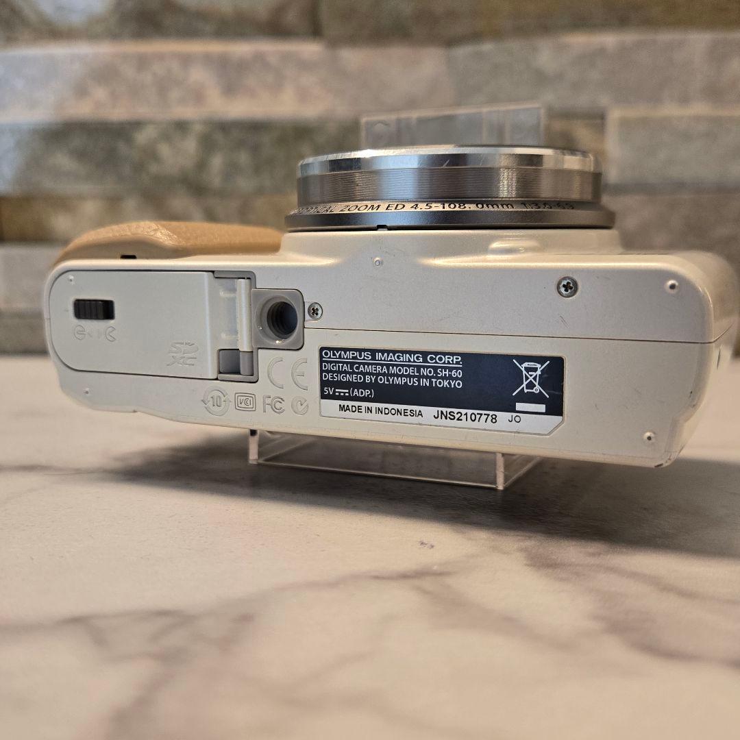 OLYMPUS　オリンパス　5-AXIS SH–60　デジカメ　白