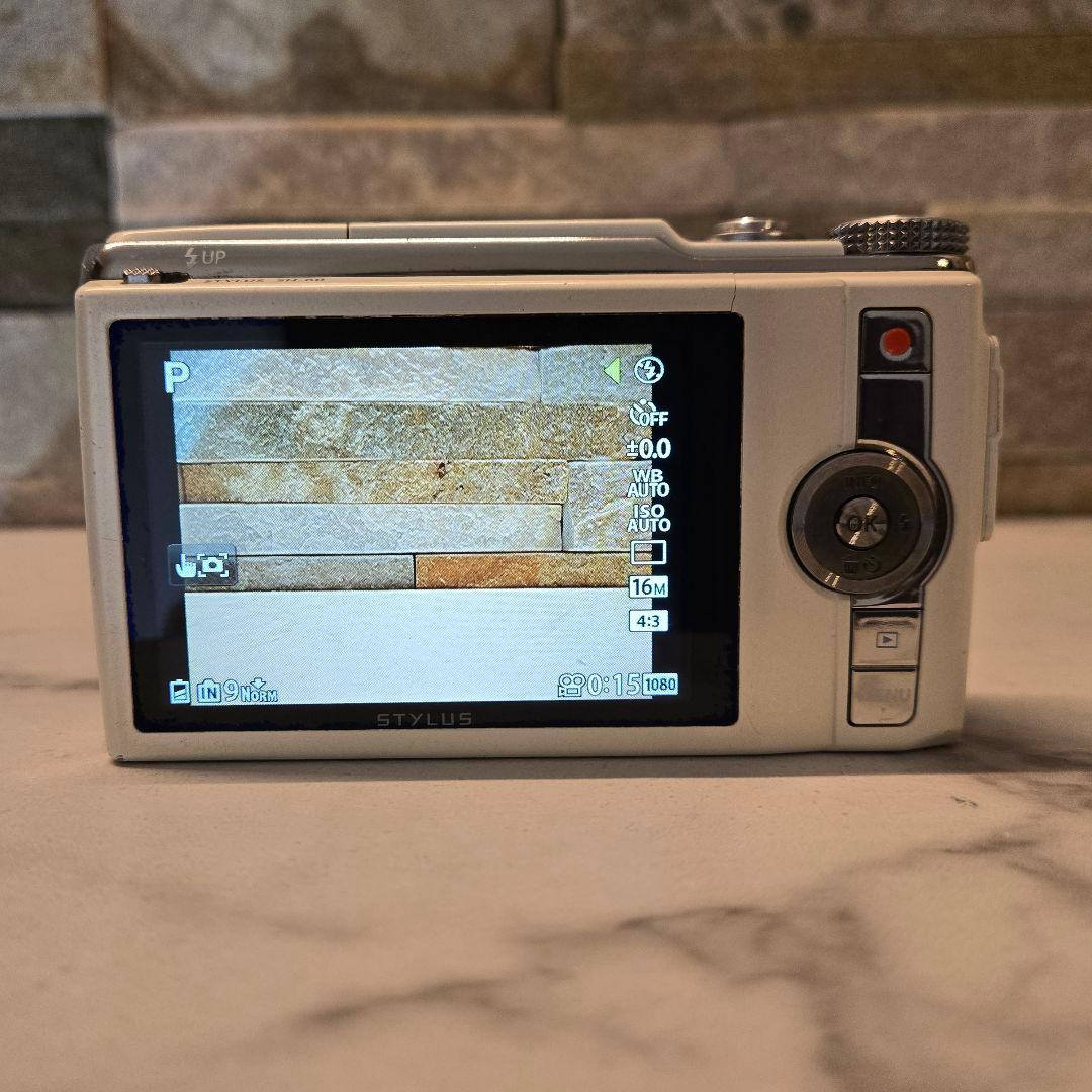 OLYMPUS　オリンパス　5-AXIS SH–60　デジカメ　白