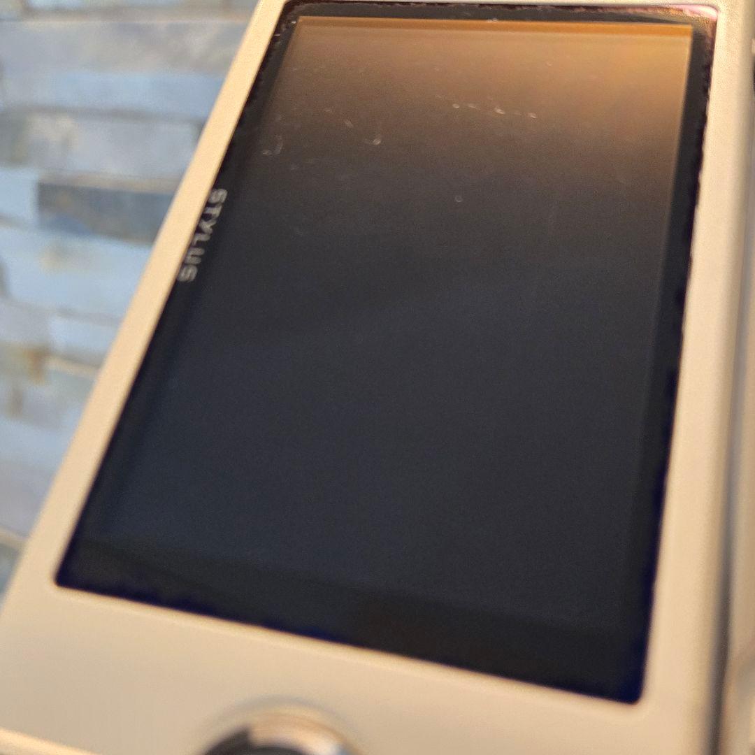 OLYMPUS　オリンパス　5-AXIS SH–60　デジカメ　白