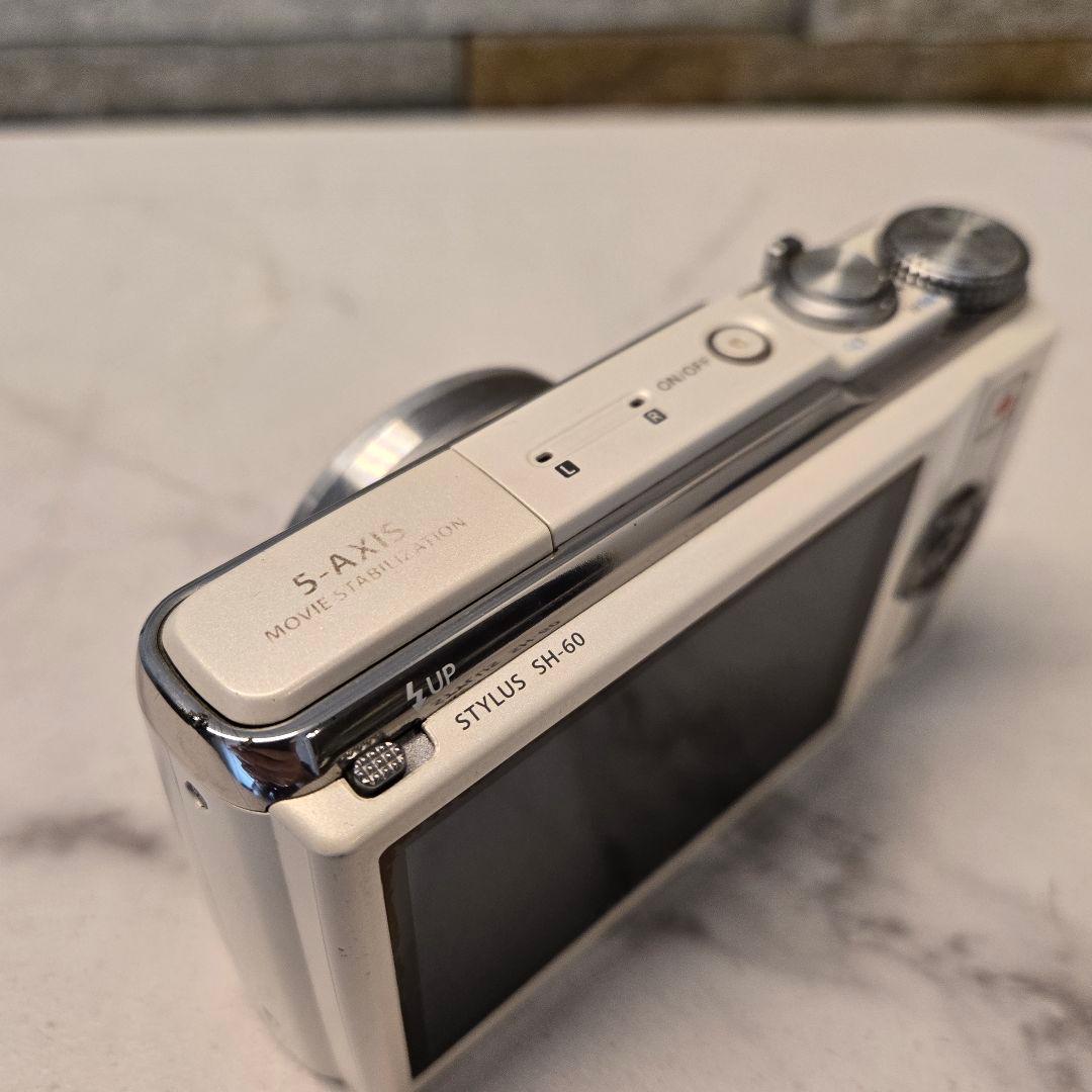 OLYMPUS　オリンパス　5-AXIS SH–60　デジカメ　白