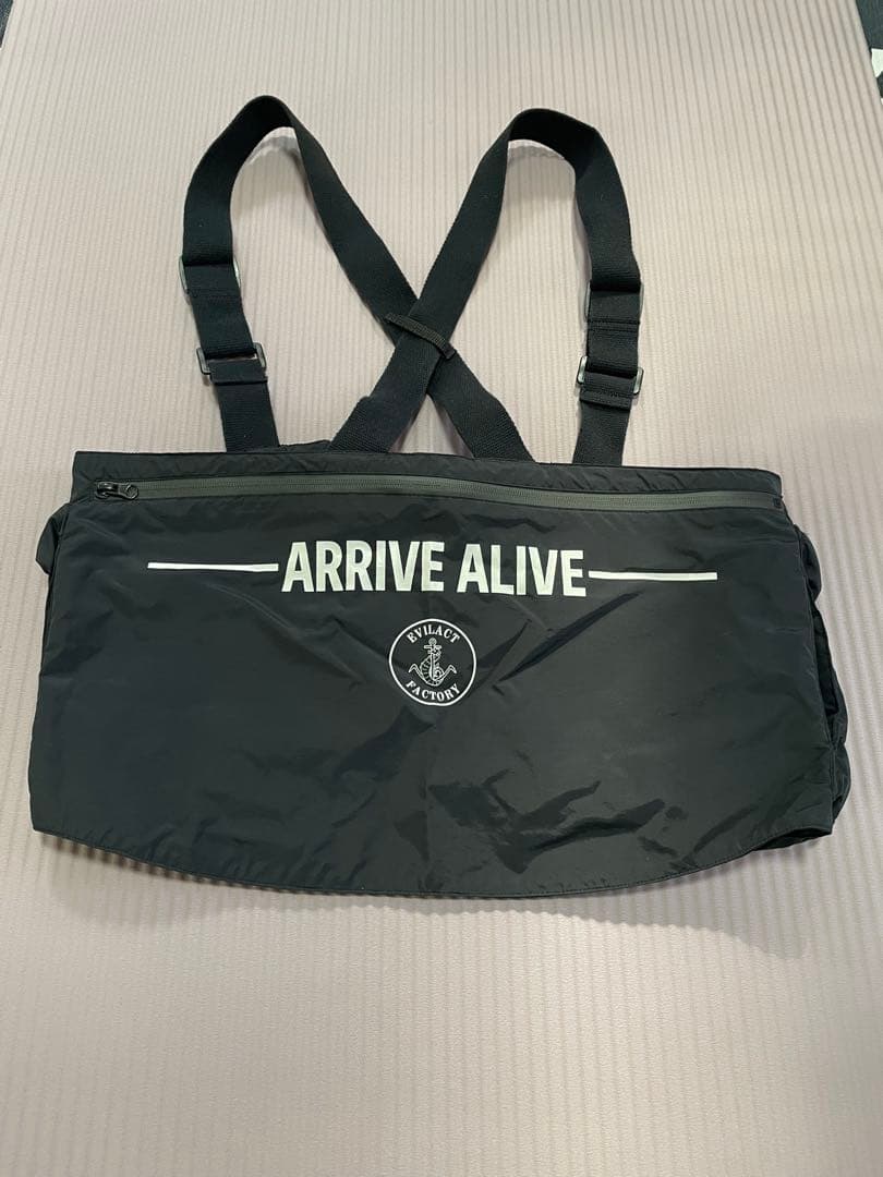 EVILACT ブラックナイロンベスト ARRIVE ALIVE