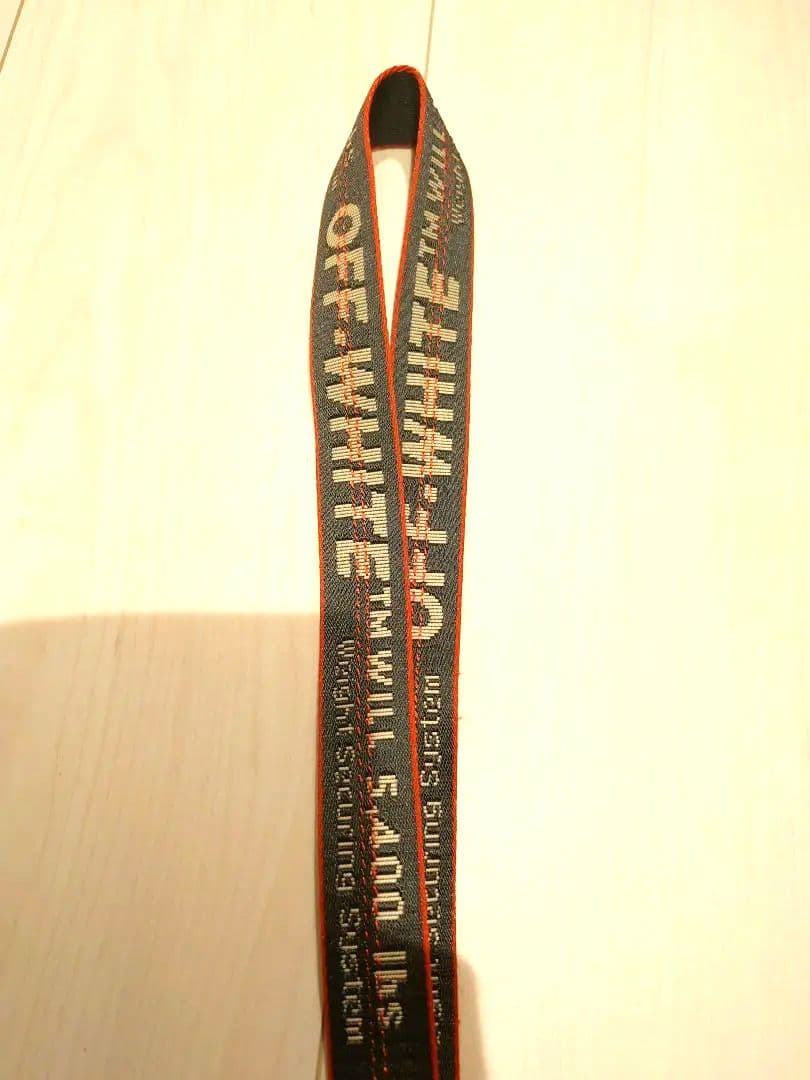 OFF-WHITE オフホワイト　ネックストラップ　ネックホルダー　未使用に近い