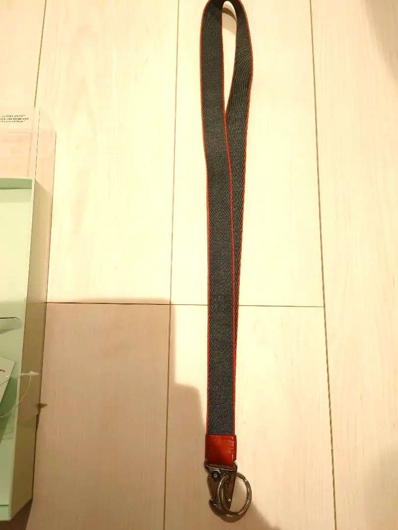OFF-WHITE オフホワイト　ネックストラップ　ネックホルダー　未使用に近い