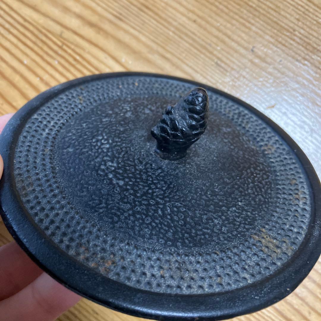 黒　南部鉄瓶 　あられ　松ぼっくり　童仙人作