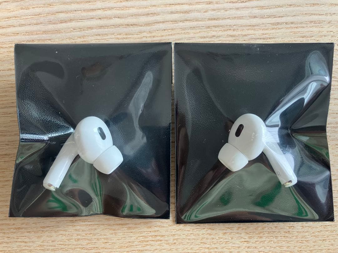 徹*夜様 【美品】 AirPodsPro 第二世代 両耳 イヤホンのみ