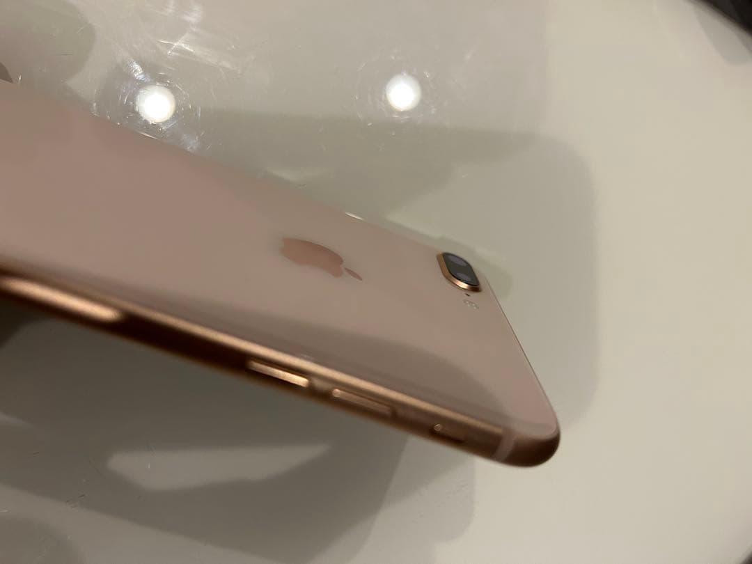 Apple iPhone 8 Plus 本体　64GB