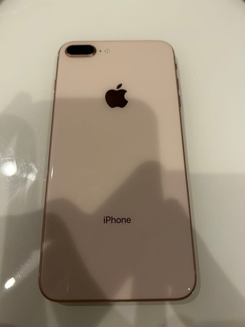 Apple iPhone 8 Plus 本体　64GB