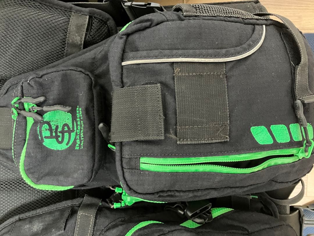 Pazdesign フィッシングベスト ブラック/グリーン