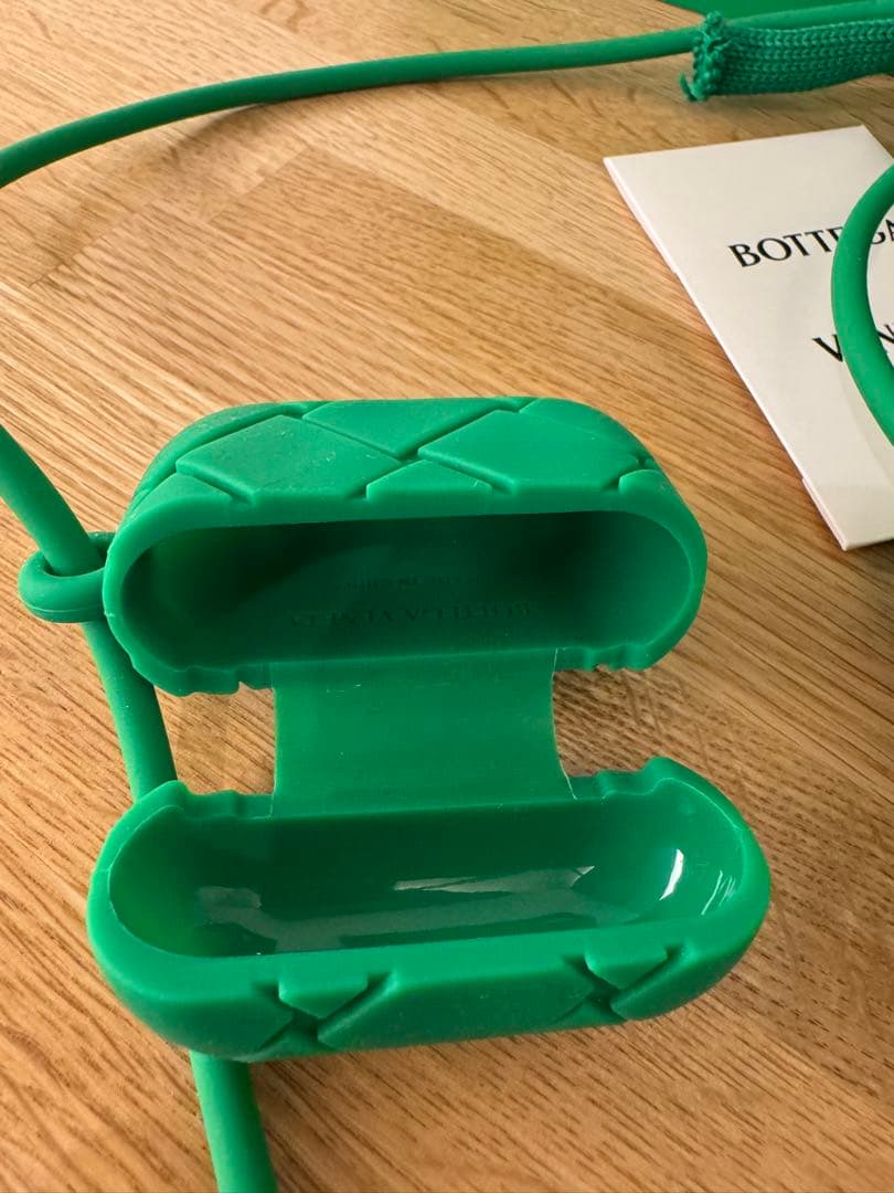 ほぼ新品極美品　ボッテガヴェネタ　Airpods Pro ケース パラキート 緑