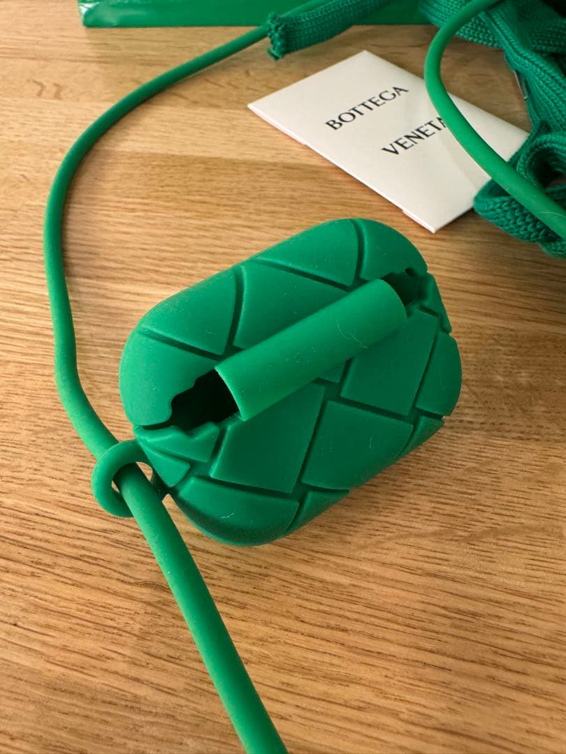 ほぼ新品極美品　ボッテガヴェネタ　Airpods Pro ケース パラキート 緑