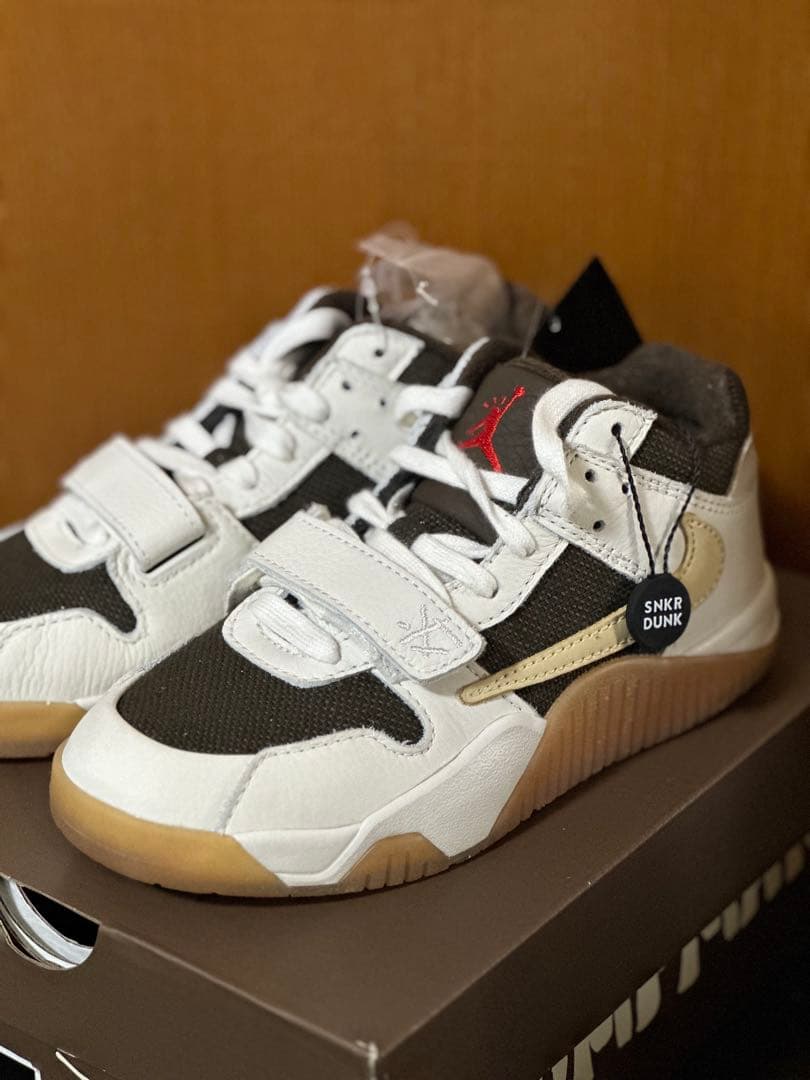 Travis Scott × Nike Jordan Jumpman 20cm