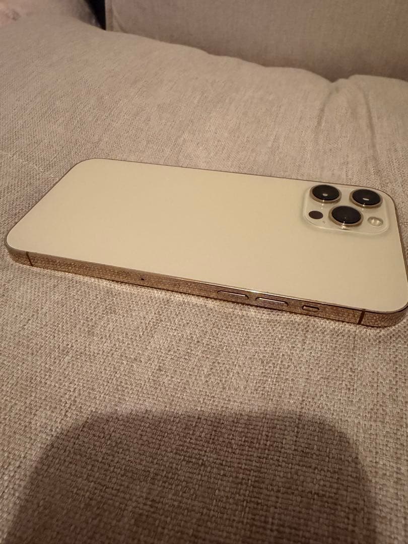 Apple iPhone 12 Promaxゴールド 本体