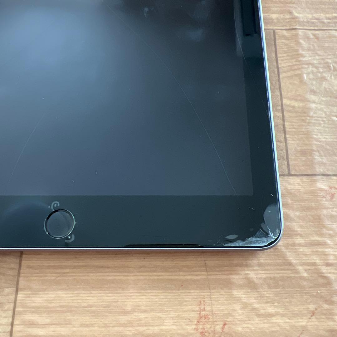 Apple iPad シルバー　第6世代　32GB