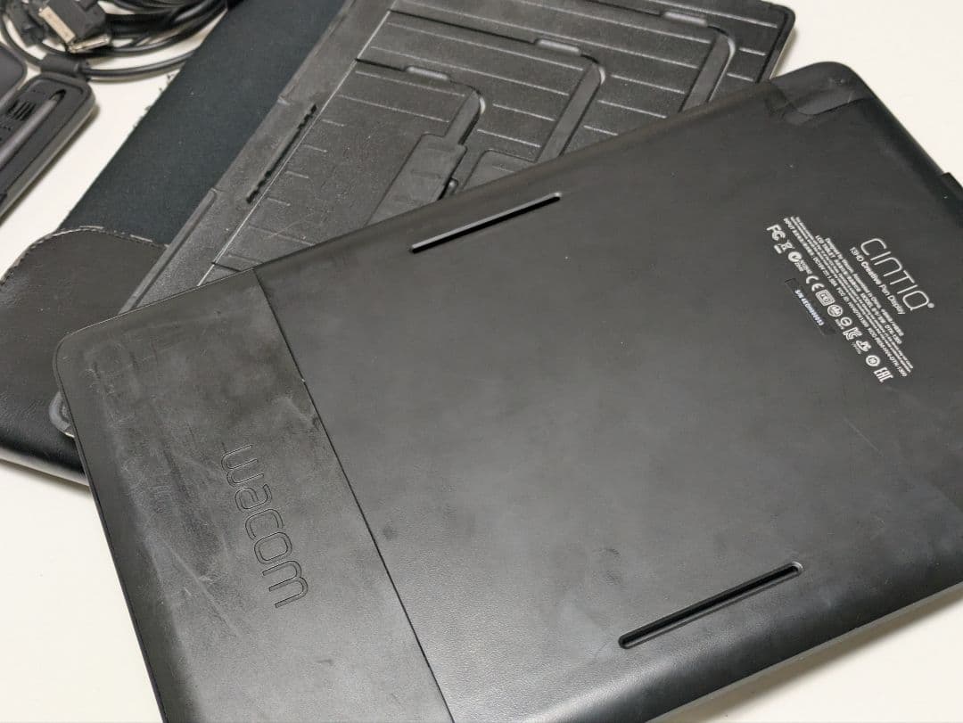 Wacom Cintiq 13HD 液晶ペンタブレット　キャリーケース