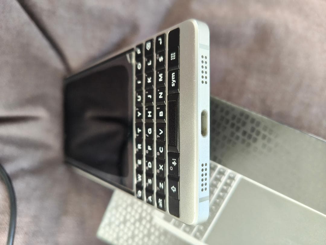 【美品】BlackBerry KEY2 64GB/6GB シルバー SIMフリー