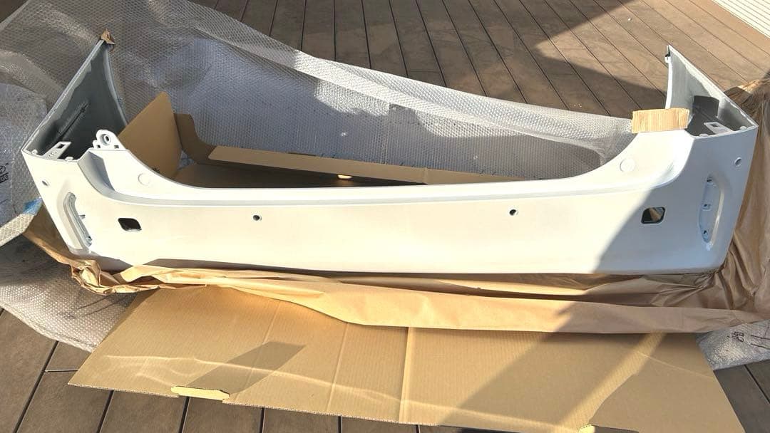 新品TOYOTAアルファードのリアバンパー（パールホワイト）