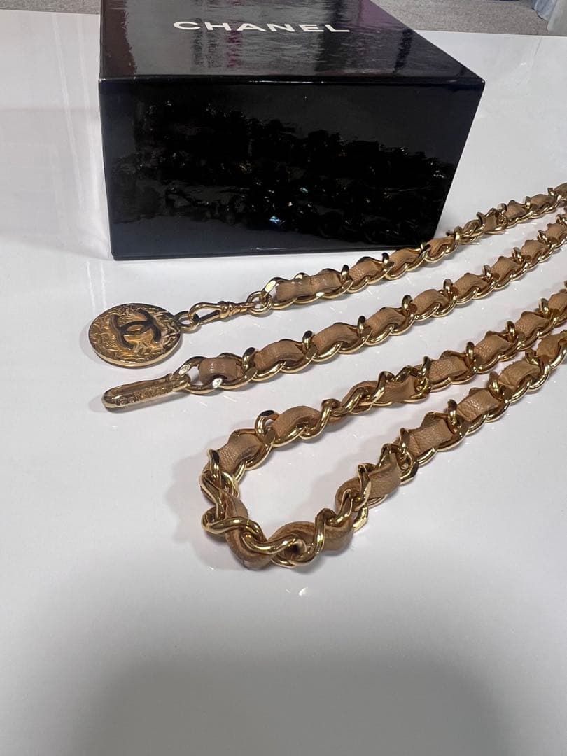 CHANEL チェーンベルト メダル付き(外箱無し)