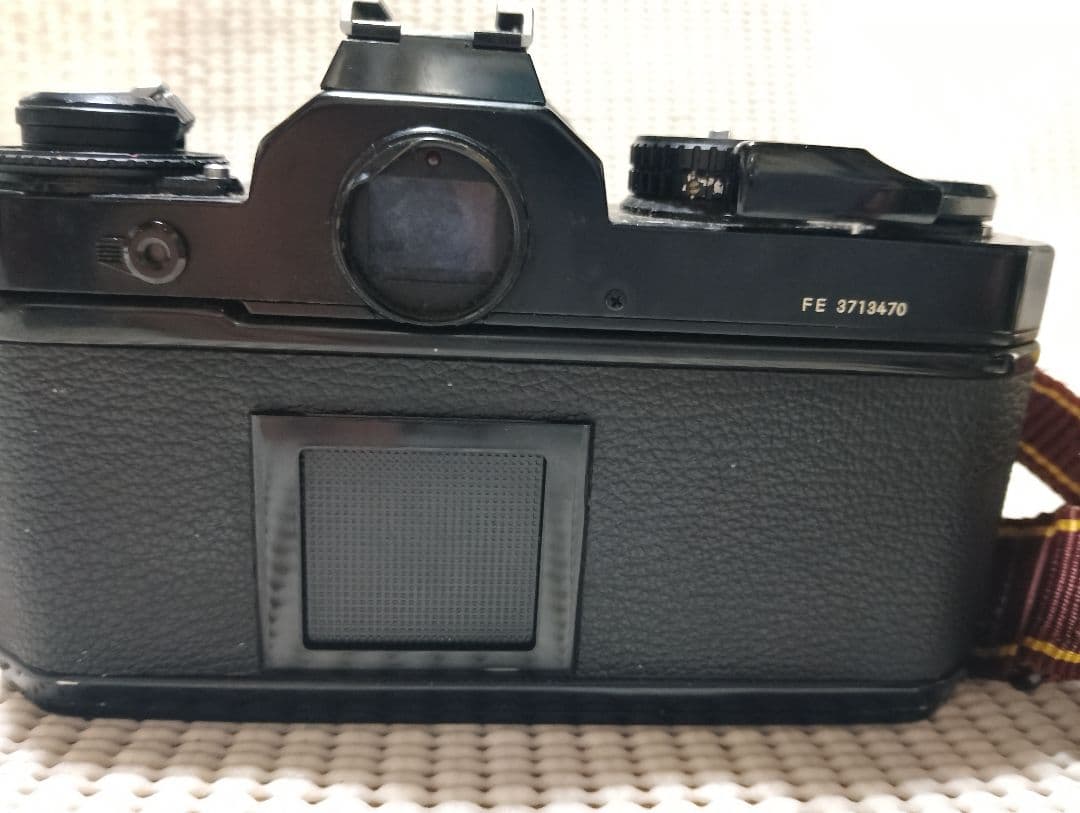 Nikon FE 一眼レフカメラ 50mmレンズ付き 望遠レンズ