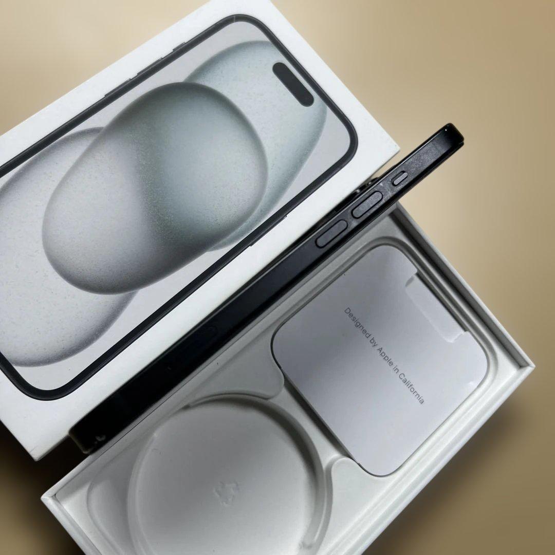 iPhone15 128GB SIMフリー　割れなし　バッテリー最大容量84%