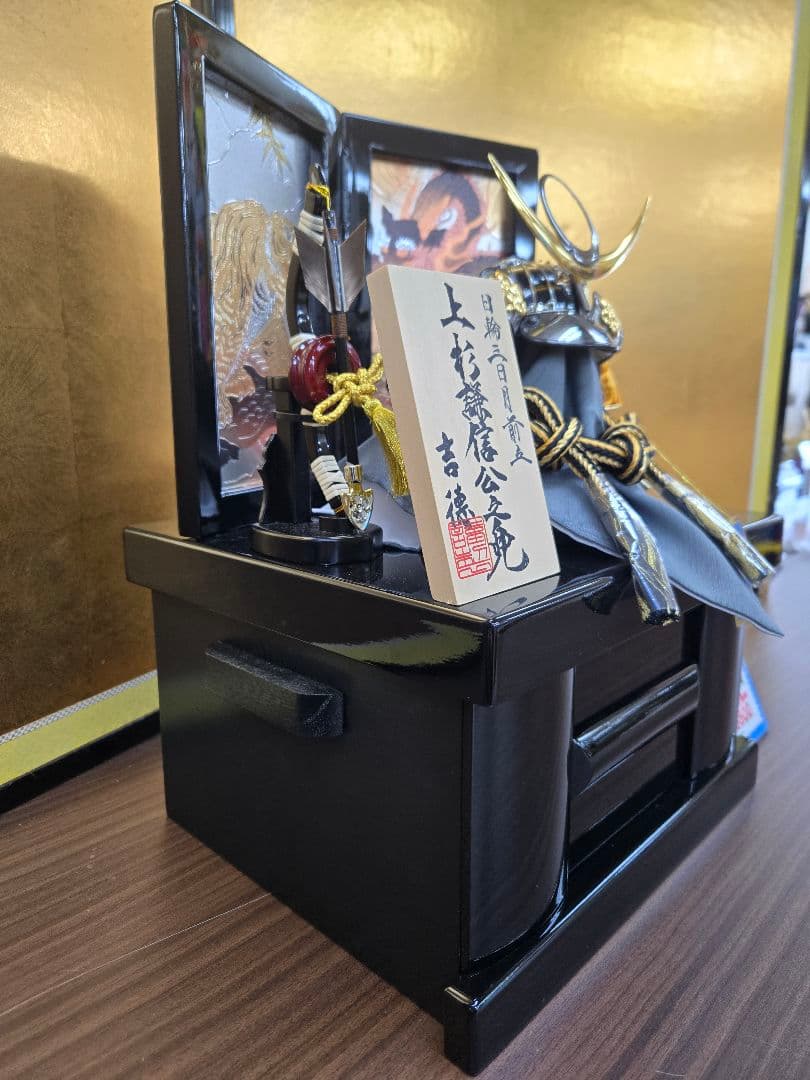 【展示品限り】五月人形　兜　上杉謙信　収納飾り　※閉店セール　S37