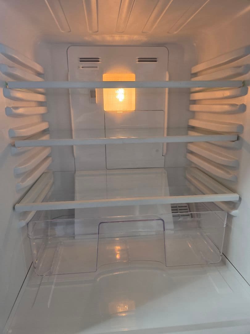 【送料込み】ブラック冷蔵庫 冷凍室付き　一人暮らし用 引っ越しのため、出品です。