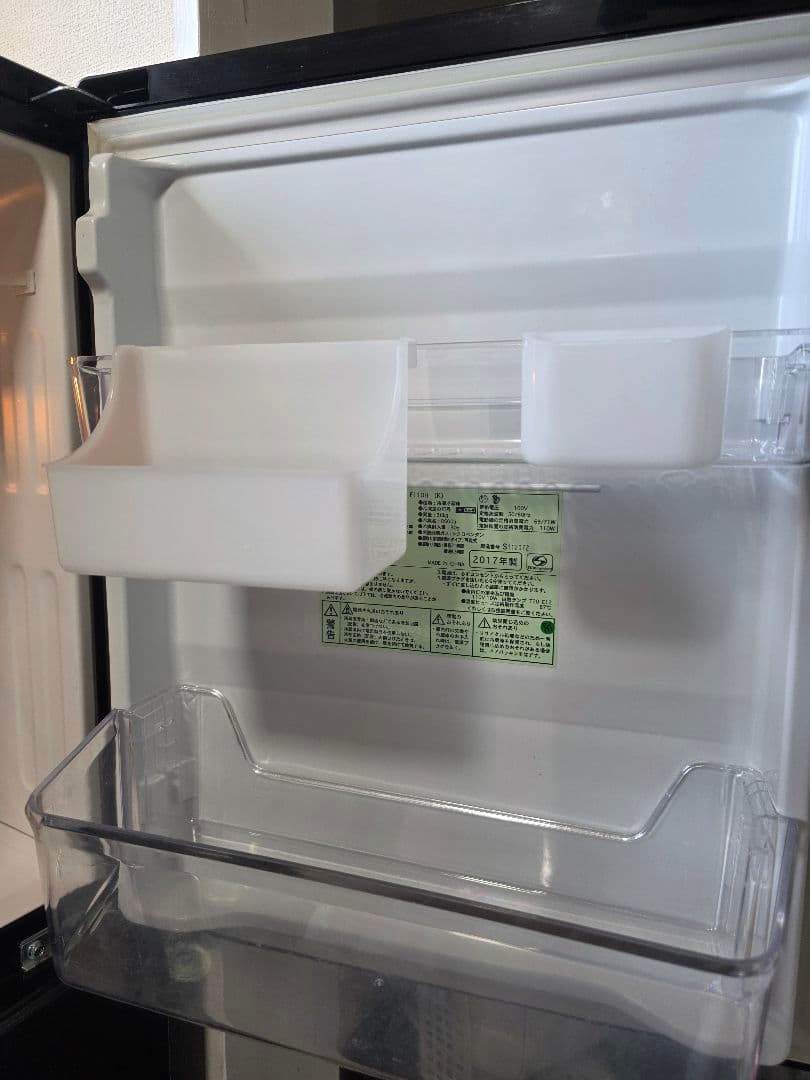 【送料込み】ブラック冷蔵庫 冷凍室付き　一人暮らし用 引っ越しのため、出品です。