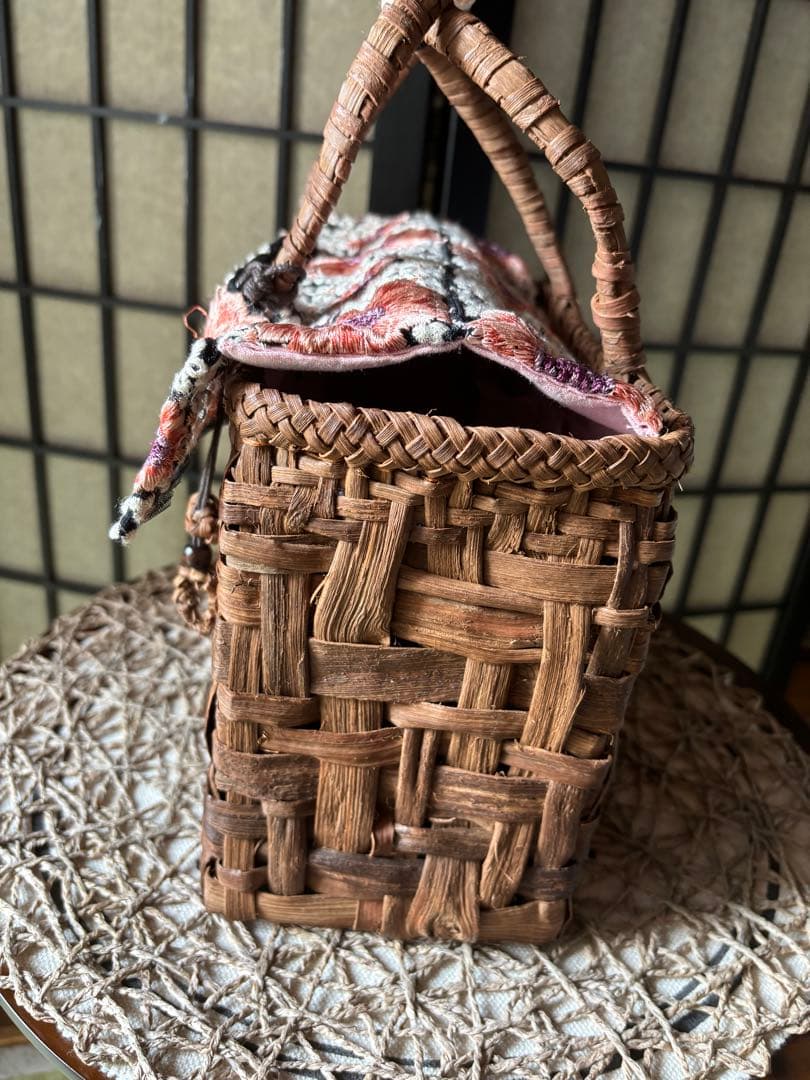 花柄インド刺繍リボン付きボックス型山葡萄バッグ