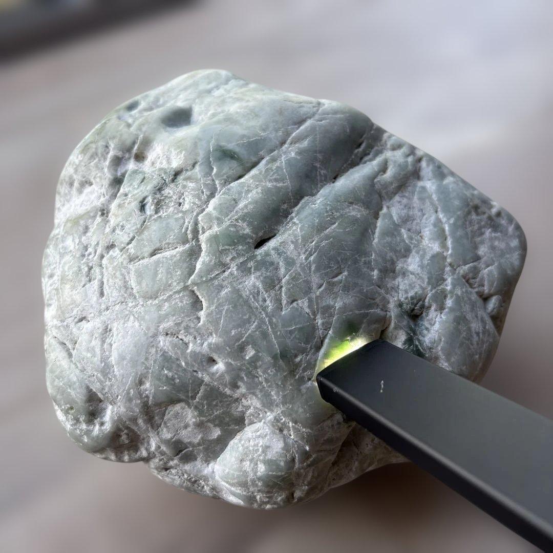 依頼により値下げ中　【国石】　糸魚川　翡翠　原石　ヒスイ　約3.4kg