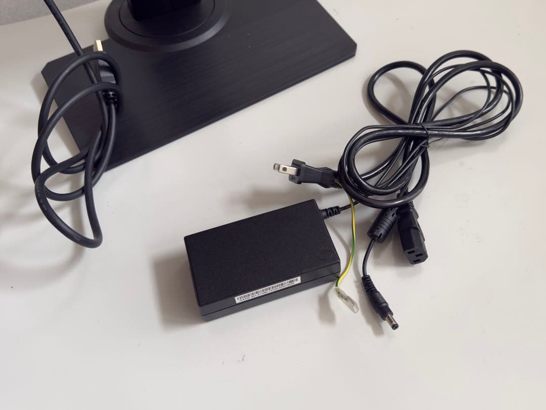 ViewSonic中古27インチPCゲーミングモニター　プラグ.配線コード付き