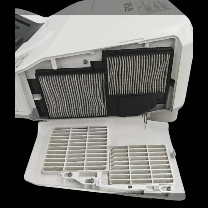 EPSON プロジェクター　EB-685WT リモコン付　1000時間台　限定品