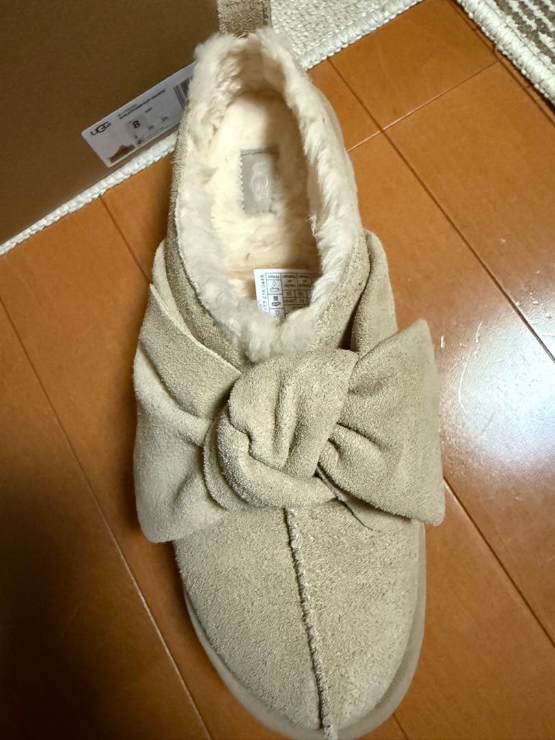 新品UGG リボン付き　プラットフォーム スリッポン ボウ 25センチ