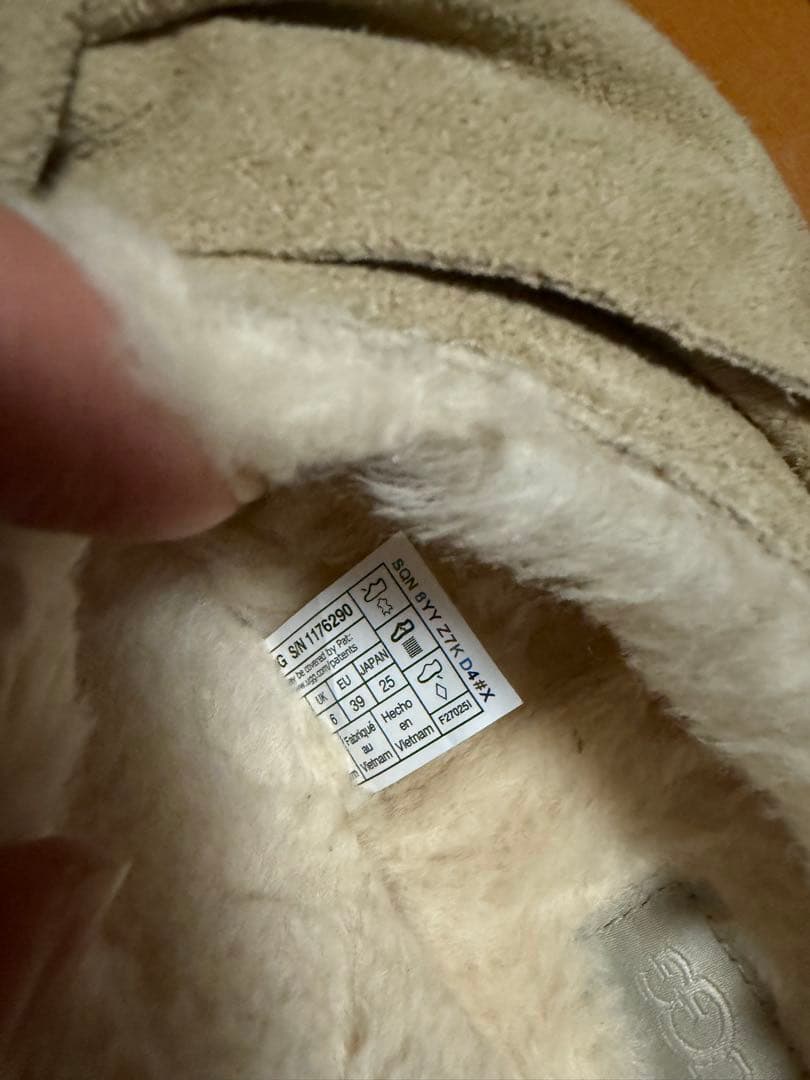 新品UGG リボン付き　プラットフォーム スリッポン ボウ 25センチ