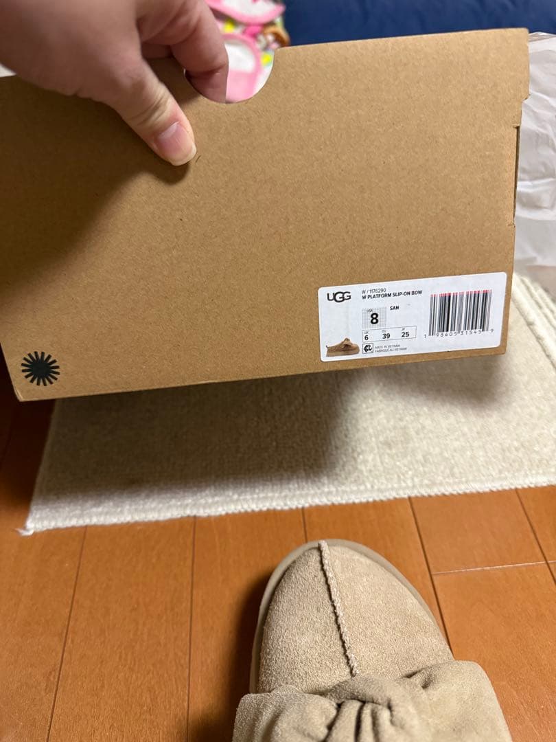 新品UGG リボン付き　プラットフォーム スリッポン ボウ 25センチ