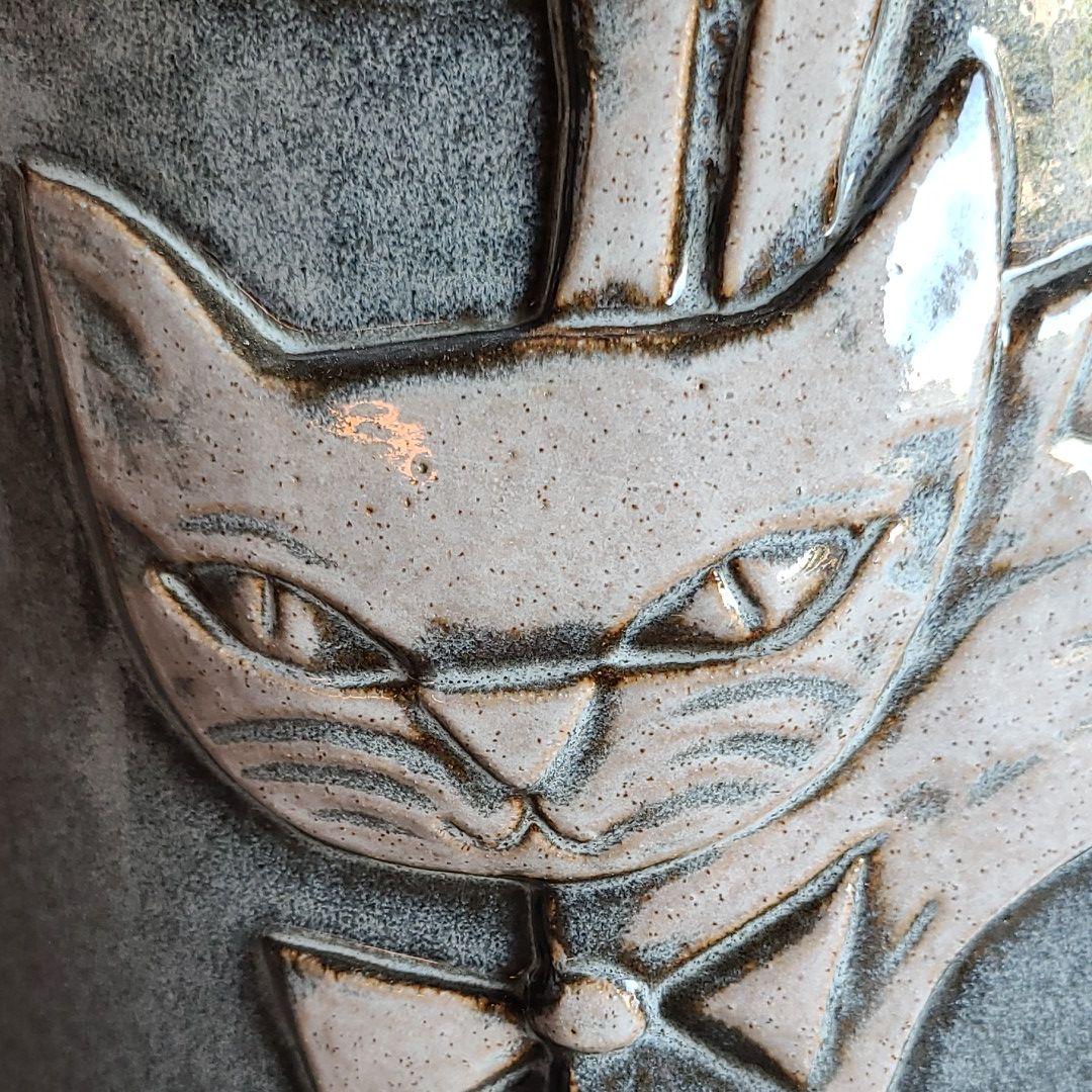 信楽焼傘立て  ねこレリーフ 高さ４４cm