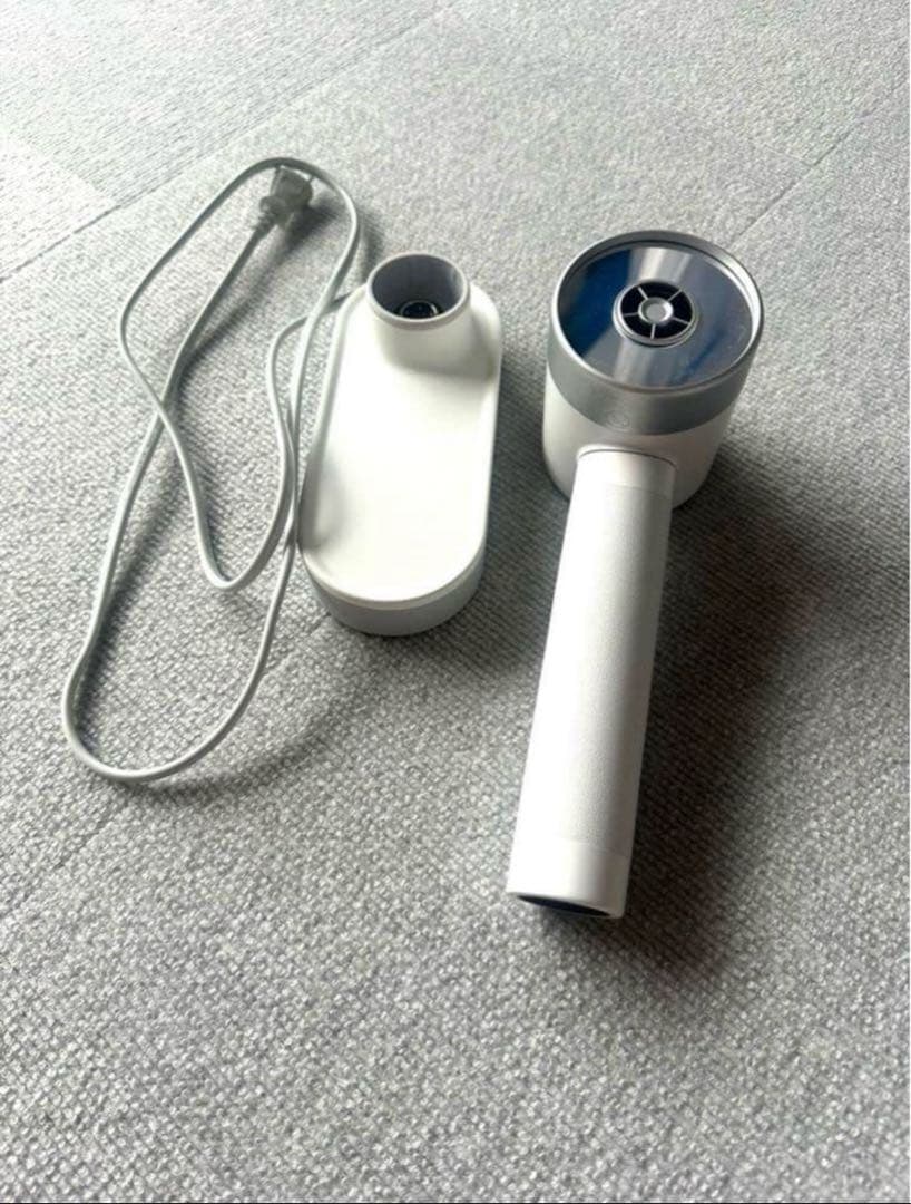 ホワイト ハンドヘルドドライヤー スタンド付き