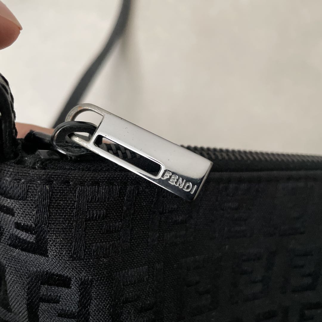 フェンディ FENDI キャンバス レザー ショルダーバッグ ブラック