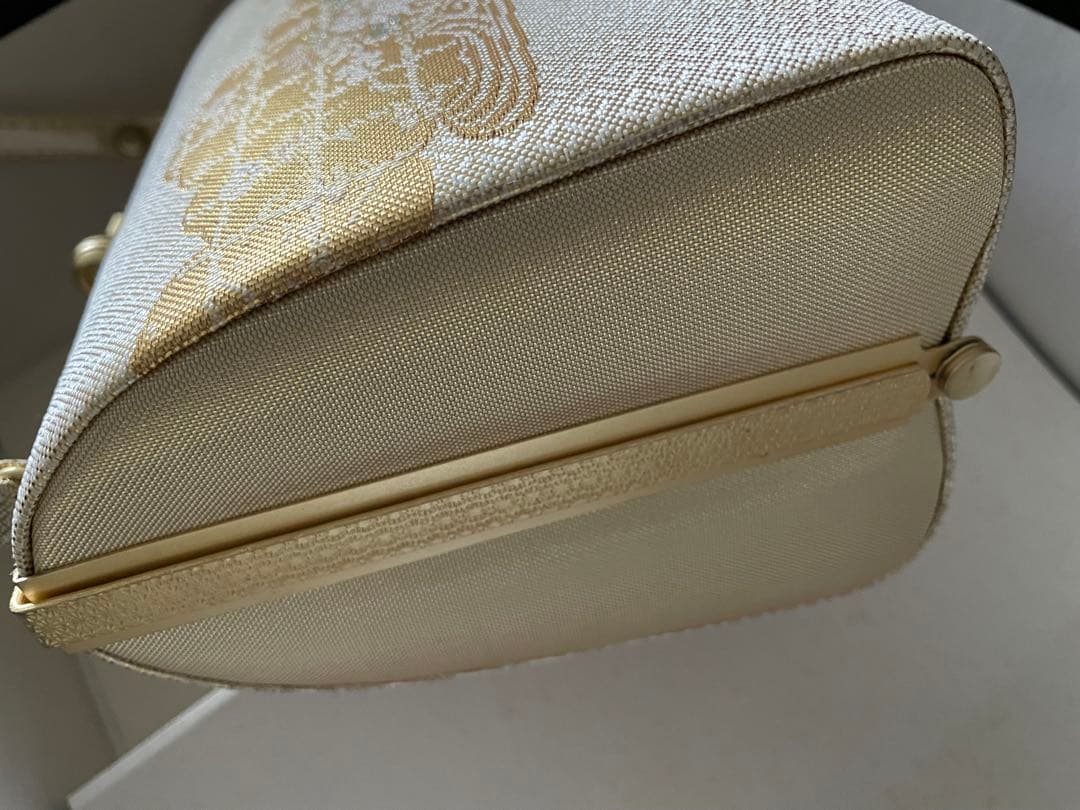 和装　草履とバッグのセット(金色地に白い花刺繍)