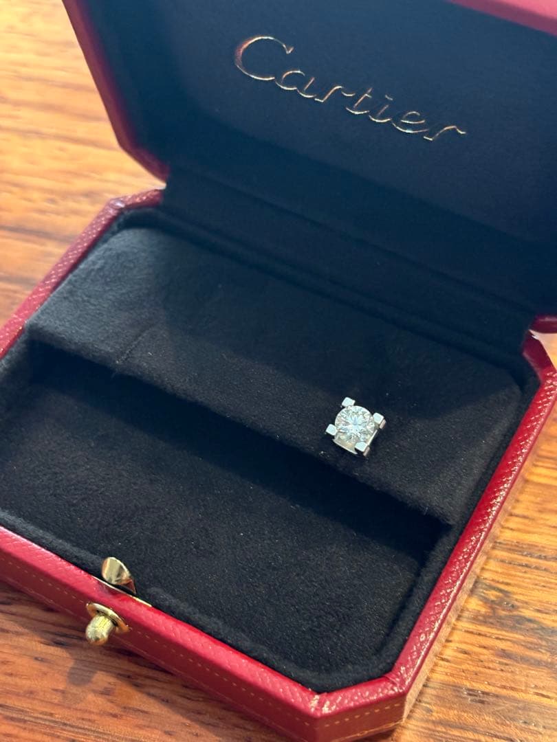 カルティエ0.6ctCドゥダイヤピアス　片耳