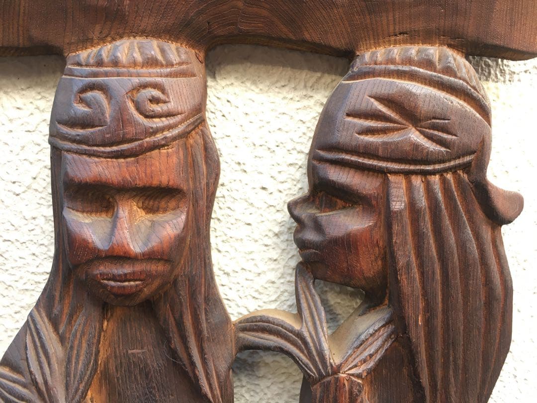 やっかい猫様　レトロ　木彫　壁かけ