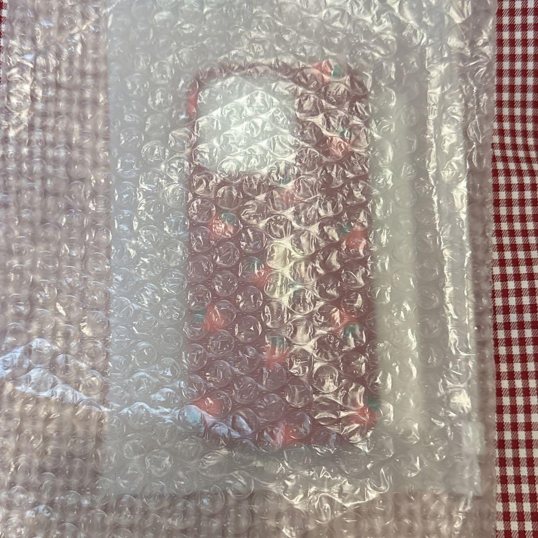 【新品.未使用】♡ファミリア限定　カスタマイズスマホケース　いちご　16pro♡