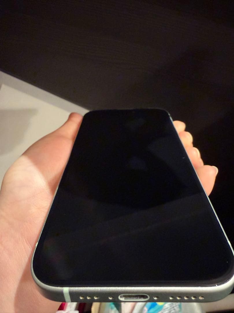 【こーちゃん】iPhone15 256GB グリーン