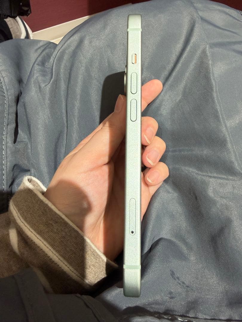 【こーちゃん】iPhone15 256GB グリーン