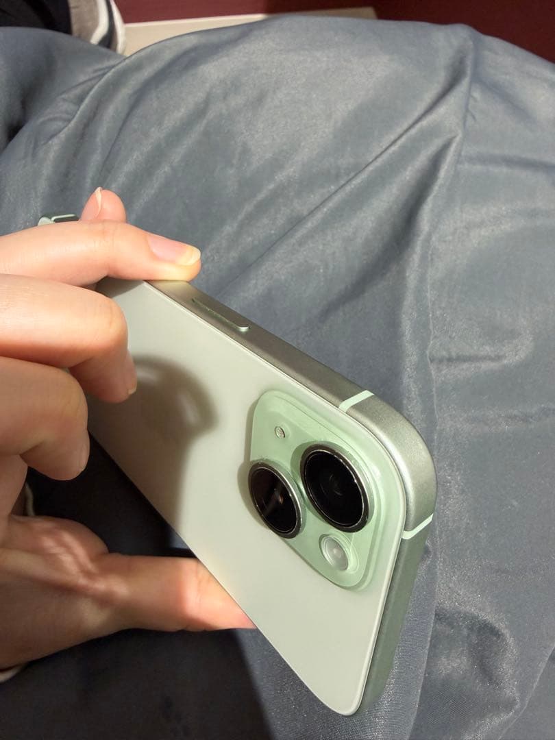 【こーちゃん】iPhone15 256GB グリーン