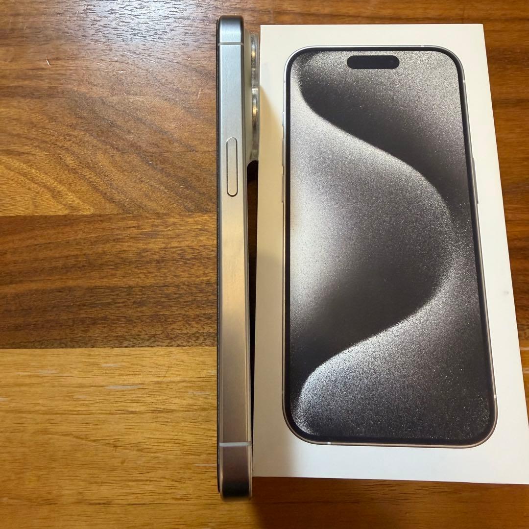 iPhone15Pro ホワイトチタニウム