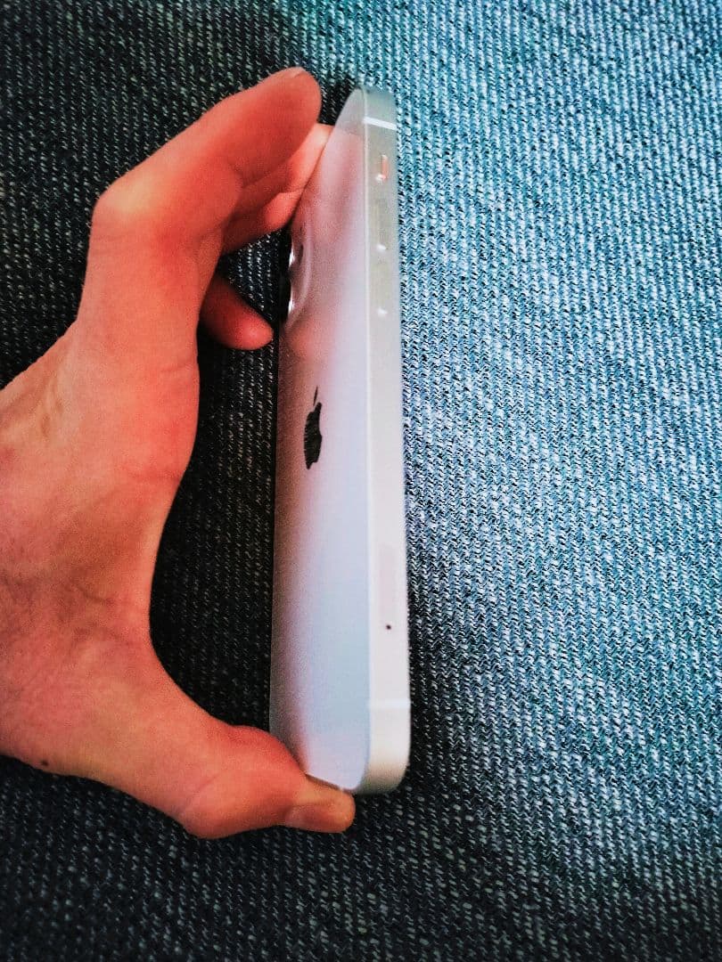 Apple iPhone 12 本体 64GB ホワイト 美品