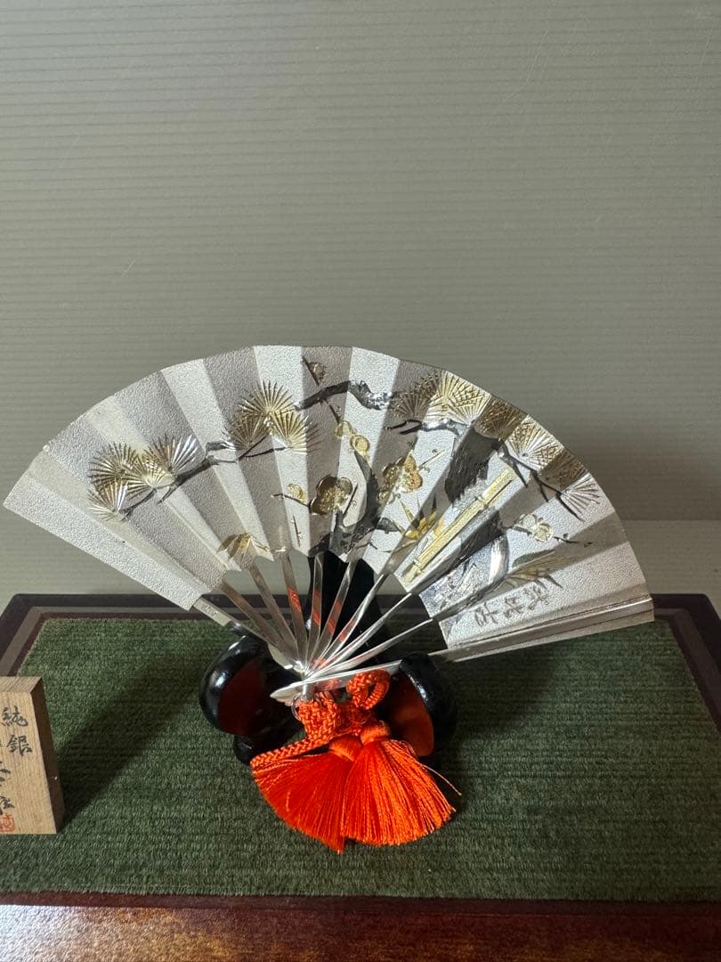 2726 武比古作 純銀　松竹梅　扇　置物　ガラスケース付