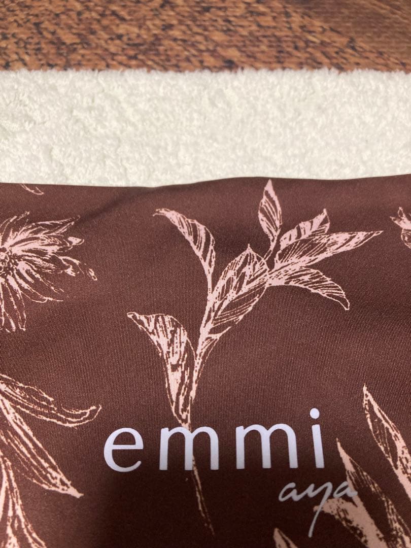 極美　emmi×ayaエミヨガ×アヤ　コラボ　ヨガウェア　ブラウン　ボタニカルS